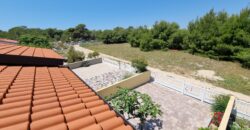 Chorvatsko, ostrov Vir – Apartmán ve stylu domku jen 90 m od moře